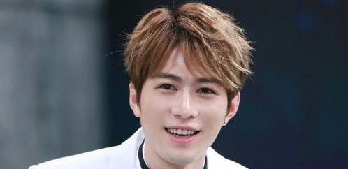 娱乐圈吃瓜男明星都有谁,盘点那些热衷于吃瓜的男明星  第2张